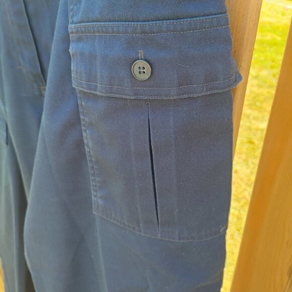 Tilley Endurables Navy Cargo Pants with Built In Key Ring 36" - Picture 6 of 7